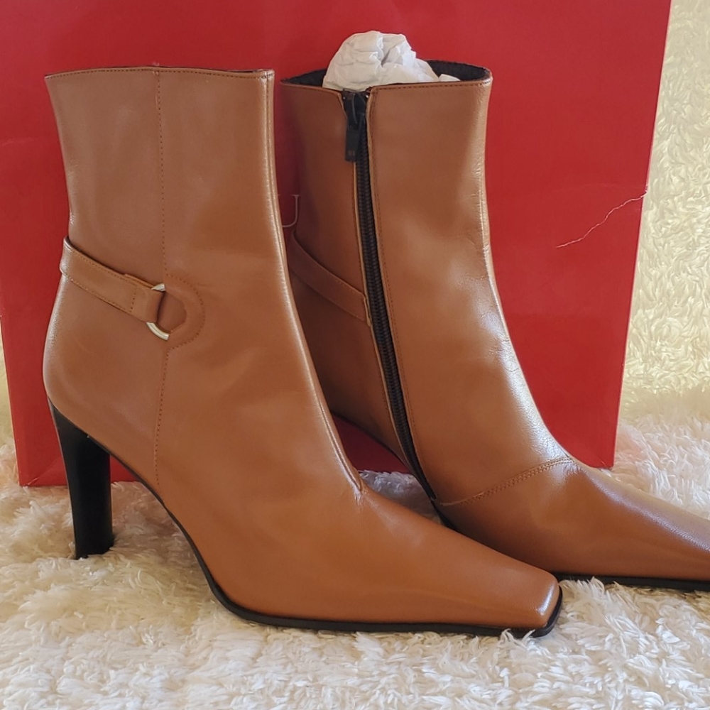 Guess brown tan cognac square block heel booties boots